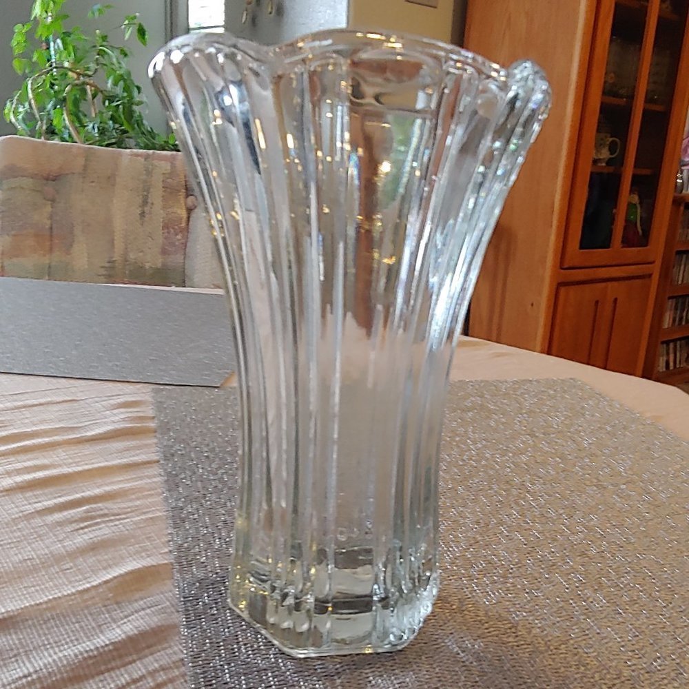 𝅺Vintage Depression Glass Vase Anchor Hocking 00104